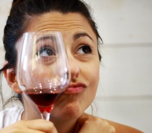Processo all’alcol nella Terra dei Vini